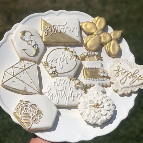 White And Gold Birthday Cookies, Black And Gold Birthday Cookies, White And Gold Cookies, Golden Birthday Cookies, Girly Golden Birthday, Golden Birthday Cookies Decorated, Black And Gold Birthday Cookies Decorated, Gold Birthday Cookies, Gold And White Birthday Party