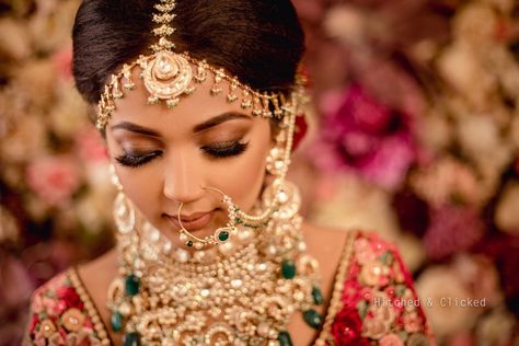 A Beautiful Punjab Wedding With A Stunning Mehendi And A Bride In Gorgeous Outfits! | WedMeGood Gold Makeup Looks, Indian Bride Makeup, Bengali Bridal Makeup, Wedding Photography Ideas, Bling Wedding Dress, Indian Wedding Couple Photography, Indian Wedding Couple, Indian Goddess, Indian Wedding Planning