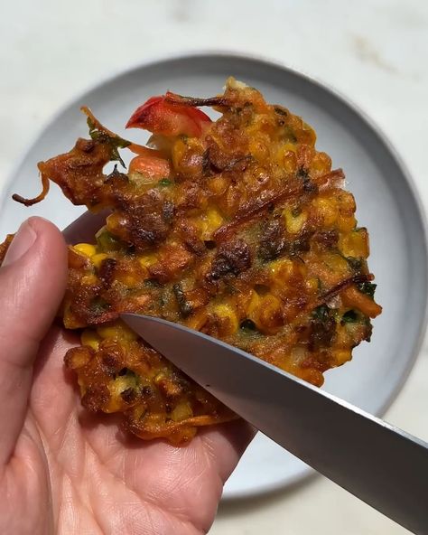 So Vegan - Sweetcorn Fritters With Chermoula Dip Sweetcorn Recipes, Sweetcorn Fritters Recipe, Sweetcorn Fritters, Healthy Food Inspiration, Caribbean Recipes, Plain Flour, Veggie Dishes, Diy Food Recipes, Diy Food