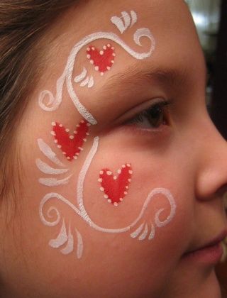 Easy Face Painting Ideas For Boys, Valentine Face Paint, Hearts Face Paint, Fast Face Painting Designs, Simple Face Painting Ideas For Kids, Face Paint Ideas Halloween, Face Painting Simple, Heart Face Paint, Face Paint Simple