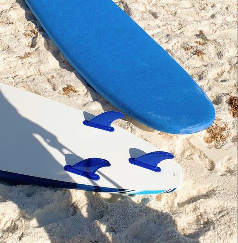 Blue Surfer Aesthetic, Blue Surf Aesthetic, Blue Surfboard Aesthetic, Surf Crush Aesthetic, H2o Characters, Blue Surf Board, Blue Surfboard, Surfer Aesthetic, Surfing Board