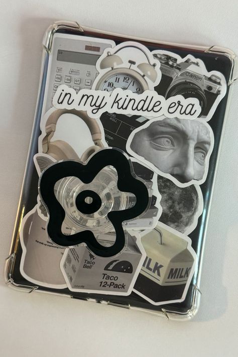 Black and white stickers on a clear kindle case. Kindle Case Aesthetic, Reading Kindle, Kindle Aesthetic, Kindle Stickers, Bookstagram Inspiration, Currently Reading, Summer Reading Lists, Kindle Case, My Summer