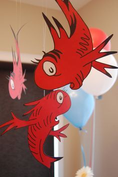 Dr Susse, Seussical Props, Seussical Musical, Doctor Suess Birthday, Dr Seuss Party Ideas, Cat In The Hat Party, Dr Seuss Crafts, Parade Ideas, Dr Seuss Birthday Party