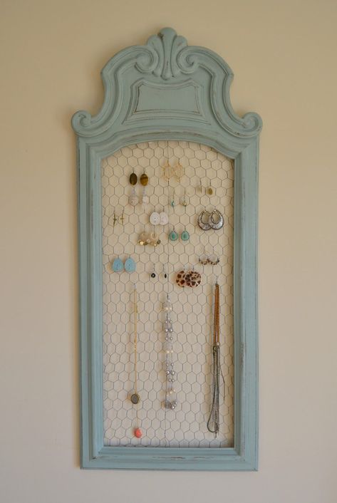 Cadre Photo Diy, Mirror Repurpose, Jewerly Holders, Jewerly Organizer, Jewerly Displays, Diy Jewelry Display, Diy Jewelry Holder, Hanging Necklaces, Junk Jewelry