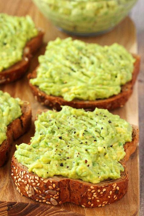 Best Avocado Toast Recipe, Best Avocado Recipes, Simple Avocado Toast, Avocado Cake, Avocado Recipes Breakfast, Avocado Recipes Healthy, Cake Easter, Avocado Dessert, Avocado Spread