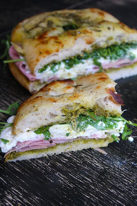 Mortadella Burrata Sandwich Panini Ideas Sandwiches, Italian Mortadella Sandwich, Mortadella Appetizers, Burrata Focaccia, Sandwich Mortadella, Hot Italian Sandwiches, Foccacia Sandwich, Mortadella Recipe, Italian Sandwich Recipe