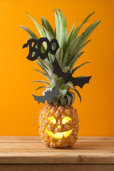 Pineapple Corer, Pineapple Wallpaper, Halloween Party Ideas, Pineapple Recipes, Pineapple Salsa, Halloween Eyeballs, Scary Faces, Halloween This Year, Crushed Pineapple