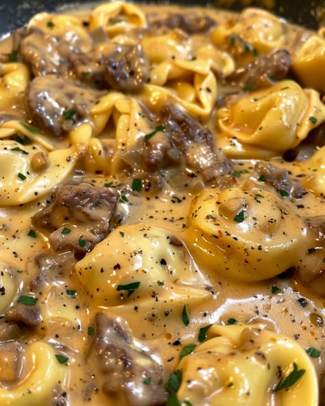 Cheesesteak Tortellini in Rich Provolone Sauce - Miarecipes Cheesesteak Tortellini, Steak And Onions, Tortellini Recipes, Tortellini Pasta, Philly Cheesesteak, Cheese Tortellini, Philly Cheese Steak, Gordon Ramsay, Provolone