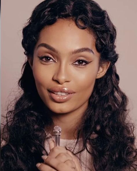 Tara Shahidi, Yara Shahidi Makeup, Essence Types, Fine Shyt, Black Ish, Yara Shahidi, Classy Makeup, Woman Movie, Black Actors