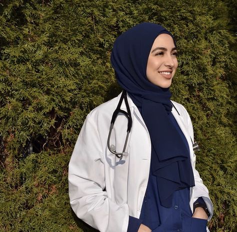 Hijabi Nurse Aesthetic, Hijab Doctor Outfit, Hijabi Medical Student, Hijabi Doctor Outfit, Hijabi Surgeon, Doctor Work Outfit, Muslim Doctor Woman, La Mecca, Professional Profile Pictures