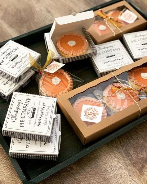 AMANDA on Instagram: "I can’t wait for you all to try your pumpkin cookie pies! @miss_cookie_packaging @brpboxshop" Mini Pie Packaging, Pie Packaging Ideas, Bussines Packaging, Dessert Sampler, Pie Packaging, Dessert Packaging Design, Cookie Pies, Birthday Pies, Pie Ideas