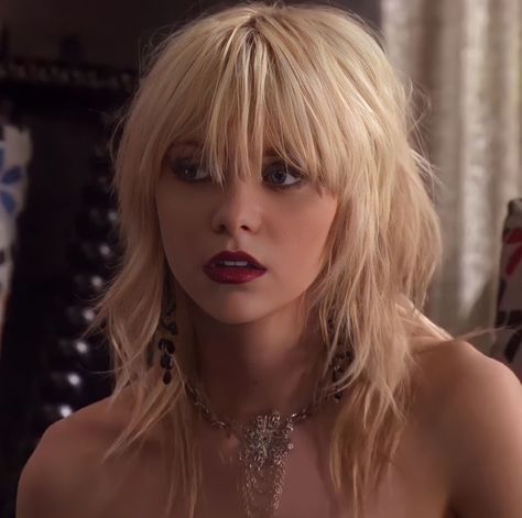 Female Mullet, Rockstar Hairstyles, Mullet Hair, Jenny Humphrey, Photo Simple, Emo Hair, Bleach Blonde, Useful Information, Cut My Hair