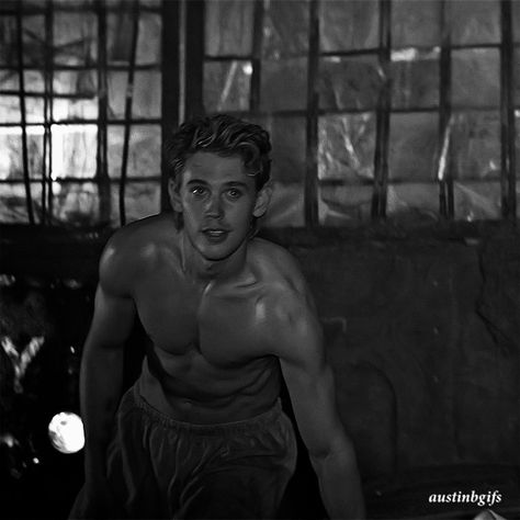 Austin Butler Masters Of The Air, Austin Butler Shirtless, Elvis Movies, Austin Butler, Hot Actors, Fashion Mistakes, Future Boyfriend, 10 Pounds, Robert Pattinson