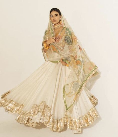 Heeramandi Outfits, Pakistani Bridal Dresses Online, Plain Lehenga, Zara Shahjahan, Indian Outfits Lehenga, Nikkah Dress, Bridal Studio, Indian Dresses Traditional, Desi Clothes