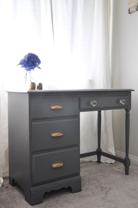 Desk Makeover with Grey and Gold Accents - gorgeous, smooth furniture finish! Boho Desk Makeover, Refinishing A Desk Ideas, Grey Desk Ideas, Old Desk Makeover Diy, Refinish Desk, Dark Grey Desk, Desk Refinishing Ideas, Grey Painted Desk, Refurbished Desk