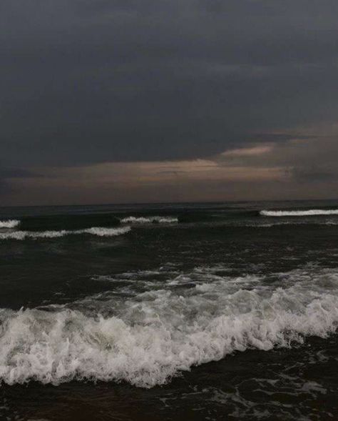 Beach At Night, Art Ancien, Dark Paradise, Dark Photography, Han Jisung, Night Aesthetic, Nature Aesthetic, Pretty Places, Sky Aesthetic