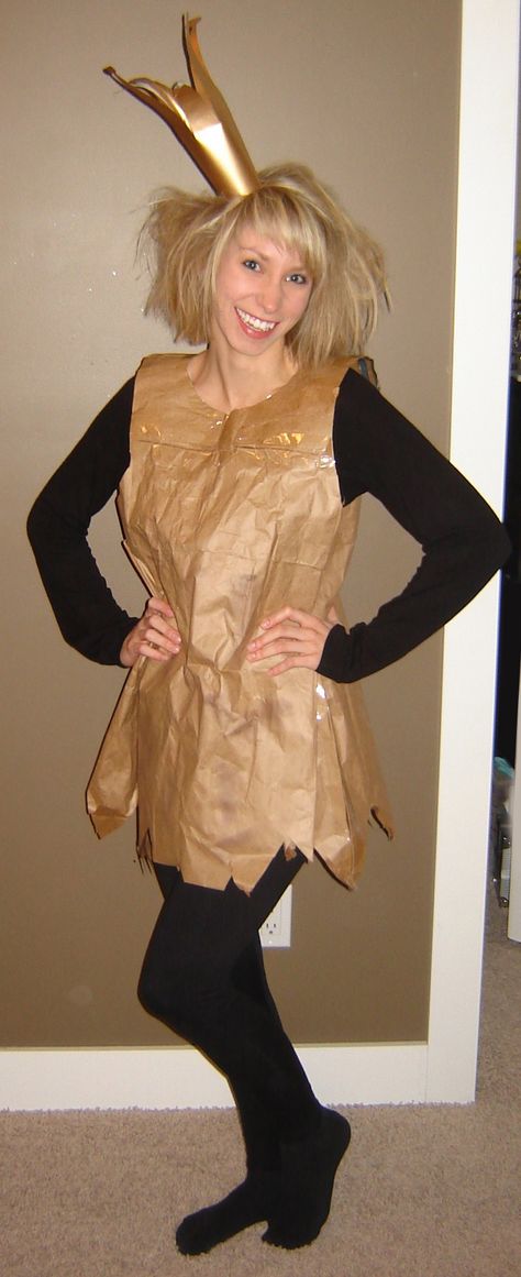 Potential Halloween costume (could use for library & for real life). Paper Bag Princess Costume, Literary Costumes, Book Parade, Storybook Character Costumes, Book Characters Dress Up, Paper Bag Princess, Book Character Day, Character Dress Up, Costumes For Adults