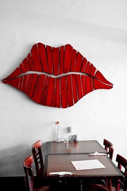 Reclaimed Wood Art Diy, Design Ložnic, Pallet Wall Art, Diy Wand, Dekor Diy, Reclaimed Wood Art, Red Wall, Pallet Wall, Recycled Pallets