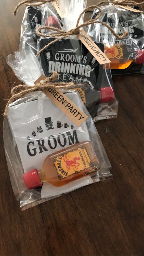 Bachelor Party Snack Ideas, Man Bachelor Party Ideas, Bachelor Party Food Ideas Guys, Group Birthday Trip Ideas, Bachelor Trip Decor, Hunting Bachelor Party, Mens Bachelor Party Decorations, Men’s Bachelor Party Gifts, Men’s Bachelor Party Ideas