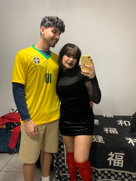 Mavis Johnny And Dennis Costume, Mavis And Johnny Couple Costume, Simon And Jeanette Costume Couple, Baddie Couple Costumes, Mavis And Johnny Costume Couple, Mavis And Jonathan Costume, Jonny And Mavis Costume, Couple Halloween Costumes Black Hair, Mavis And Johnny Cosplay