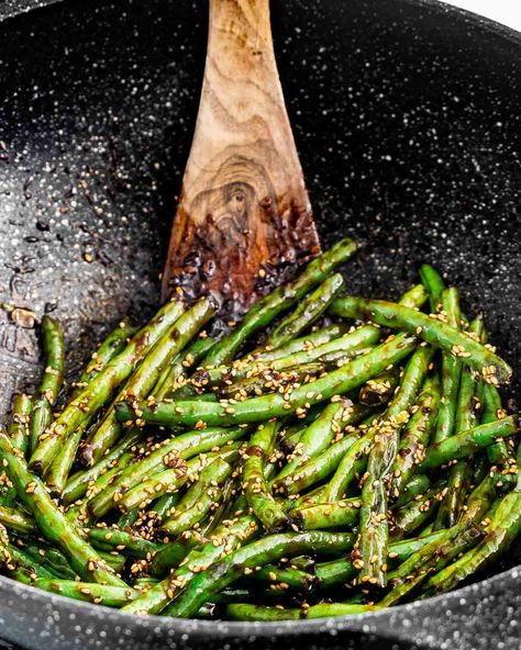 Asian Green Beans Asian Green Bean Recipes, Asian Style Green Beans, Soy Sauce Green Beans, Chinese Green Beans, Fresh Green Bean Recipes, Asian Green Beans, Magical Fruit, Chinese Dinner, Beans Beans