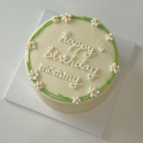 Birthday Cake For Mom Simple, Bento Cake 25th Birthday, Korean Birthday Cake, Minimalist Birthday Cake, Small Birthday Cake, Mother Birthday Cake, Small Birthday Cakes, Minimalist Birthday, Birthday Cake For Mom