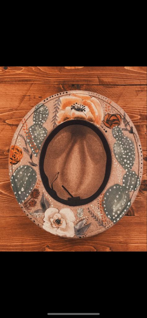 Painting Felt Hats, Fedora Burning, Hat Paintings Ideas, Painted Felt Hat, Western Style Wide Brim Hand Painted Fedora, Adjustable Bohemian Hand Painted Hat, Felt Burning, Branded Hats, Painted Cowboy Hats