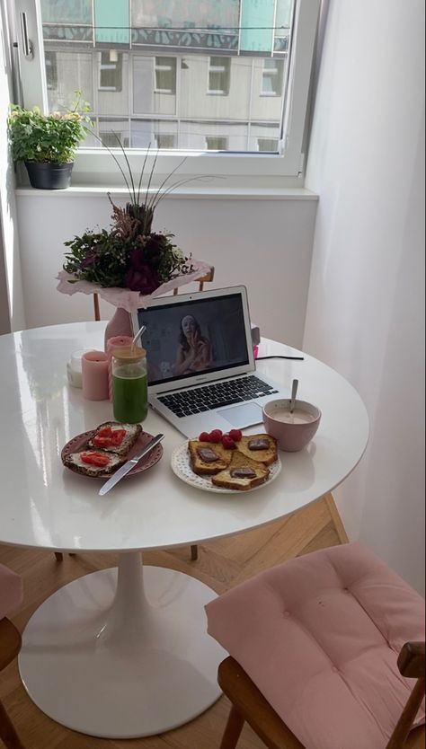 Breakfast, fernanda ramirez, french toast, green juice, early morning, clean girl aesthetic, healthy breakfast aesthetic Early Summer Morning Aesthetic, Early Riser Aesthetic, Waking Up Early Aesthetic, Aesthetic Healthy Breakfast, Early Morning Aesthetic, Healthy Breakfast Aesthetic, Fernanda Ramirez, 75 Soft, Breakfast Aesthetic