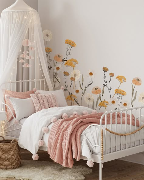 Bedroom Decor For Girls Room, Cute Room Themes For Teens, Flower Wall Girls Bedroom, Lol Bedroom Ideas, Little Kids Room Design Girls Bedroom Ideas, Kids Room Inspo Girl, Flower Wall Stickers Bedroom, Toddler Floral Bedroom, Girls Floral Bedroom Ideas