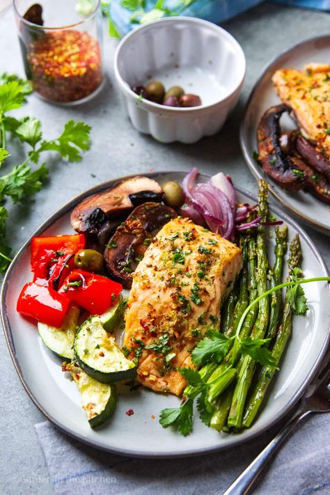 This recipe for Sheet Pan Roasted Salmon with Vegetables is a colorful and healthy meal you can enjoy for quick dinners and meal prep. Protein-packed salmon and keto-friendly vegetables cook on the same sheet pan in the oven and are ready to eat in just 25 minutes! Pan Roasted Salmon, Salmon With Vegetables, Keto Friendly Vegetables, Salmon Vegetables, Roasted Vegetables Oven, Easy Meals For Two, Low Carb Meal, Quick Healthy Dinner, Quick Dinners