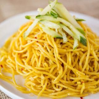 P.F. Chang's Garlic Noodles (Copycat) - Dinner, then Dessert Garlic Noodle, Chinese Noodle Dishes, Garlic Noodles Recipe, Noodle Dinner, Cheap Family Meals, Dinner Then Dessert, Pf Changs, Noodle Recipe, Noodle Dish