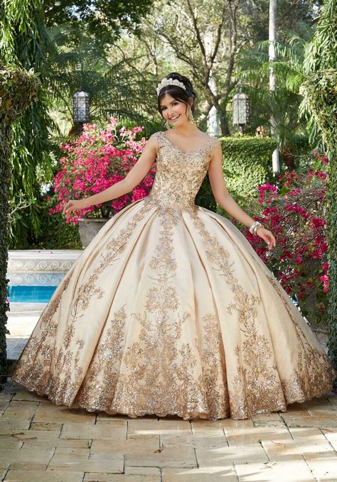 Sequined Brocade Box-Pleated Quinceañera Dress Champagne Quince, Glitter Embroidery, Quince Pictures, Quincenera Dresses, Champagne Quinceanera Dresses, Rembo Styling, Quinceñera Dresses, 15 Dresses Quinceanera, Pretty Quinceanera Dresses