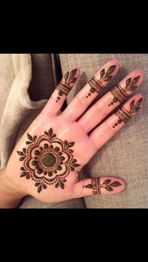 Mehandi Designs For Small Hands, Mehendi Designs For Hands Simple Easy, Easy And Simple Mehendi Designs For Palm, Mehndi Palm, Mehndi Saree, Saree For Bride, Aesthetic Henna, Wedding Ideas 2024, Palm Mehndi