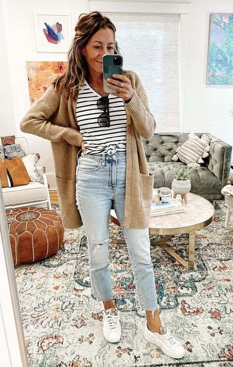 Casual Teacher Outfits, P448 Sneakers, Baddie Outfits For School, Cute Summer Outfit, Fall Cardigan, Cardigan Outfit, Sneakers Athletic, Beautiful Style, Casual Work Outfits