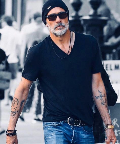 Older Mens Fashion, Jeffrey Dean, Jeffrey Dean Morgan, Traje Casual, Men Fashion Casual Outfits, Well Dressed Men, Robert Downey Jr, Gentleman Style, Be Careful