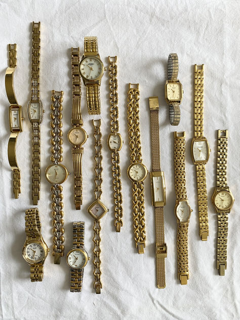 vintage watches, seiko, 90s watches, gold plated watches, gifts for her watches Cartier Vintage Watch, Vintage Seiko Watches, Rolex Cartier, Cartier Vintage, Jewelry Piercing, Shop Aesthetic, Luxe Jewelry, Body Jewelry Piercing, Seiko Watches