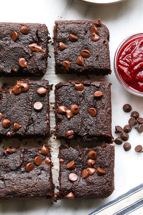 This paleo-friendly coconut flour brownie recipe is fudgy and made with wholesome ingredients that are all gluten-free! There's no oil involved thanks to the secret ingredient of beet puree. That's how this recipe got its name of Sneaky Beet Brownies. Healthyish Desserts, Brownies Video, Beet Puree, Flourless Recipes, Beet Brownies, Coconut Flour Brownies, Veggie Desserts, Clean Desserts, Fat Fighters