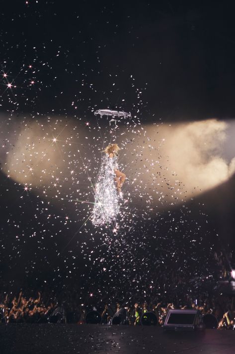 BEYONCÉ LEGION on Twitter: "SUMMER RENAISSANCE. #Stockholm #Round2 🎟️ https://t.co/gQt79tz5wy #RENAISSANCEWorldTour 🪩 https://t.co/cdNpeH3YLu" / Twitter Beyonce Formation Tour, Beyoncé Wallpaper, Formation Tour, Queen Bee Beyonce, Sparkle Outfit, Beyonce Knowles Carter, Chicago Tours, Pop Queen, Best Night Of My Life