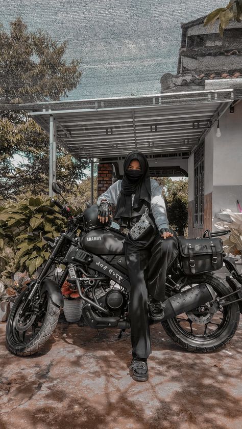 yamaha xsr 155 Xsr 155 Custom, Yamaha Xsr155, Horse Riding Videos, Yamaha Xsr, Female Motorcycle Riders, Biker Photography, Bike Bmw, Motocross Love, Motorcross Bike