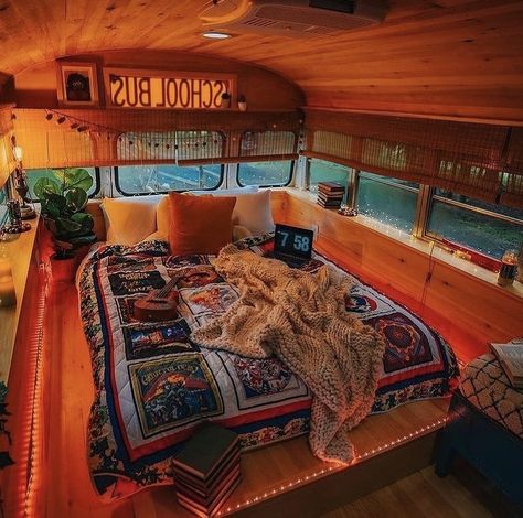 School Bus Tiny House, School Bus Camper, School Bus House, Cozy Log Cabin, Bus Interior, Bus Living, Bus House, Hippie Homes, Van Life Diy