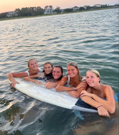 Lake Day Pictures, Summer Pic Ideas, Hamptons Summer, Lake Day, Ocean Girl, Day Pictures, Lake Pictures With Friends, Summer Picture Poses, Summer 2025