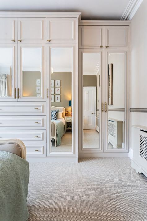 Mirror Wardrobe Doors Handles, Walk In Closet Ideas Closed Doors, Built In Wardrobe With Mirror Doors, Wardrobe Doors With Mirrors, Mirror Built In Wardrobe, Double Door Wardrobe Design Bedroom, Walk In Closet Mirror Door, Wardrobe Design With Mirror Door, Built In Wardrobe Mirror