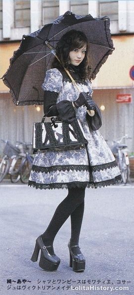 Lolíta Fashion Outfit, Casual Japanese Fashion, Vkei Outfits Casual, Egl Fashion Gothic, Old School Egl, Vkei Clothes, Japanese Goth Fashion, Goth Lolitas, Jfashion Vkei