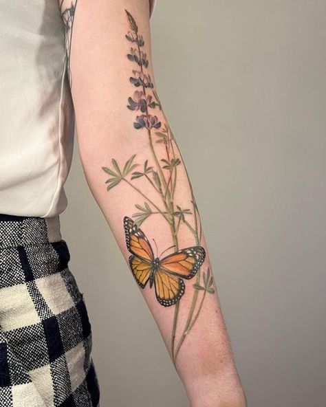 Botanical Illustration Tattoo, Pnw Tattoo, Botanical Tattoos, Butterfly Tattoo Ideas, Black Line Tattoo, Ma Tattoo, Russian Tattoo, Flower Tattoo Ideas, Hand And Finger Tattoos