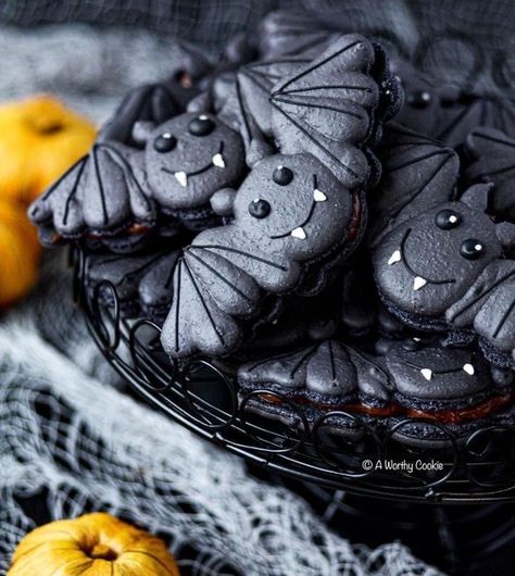 Goth Stuff, Halloween Sugar Cookies, Bats Halloween, French Macarons, Dessert Lover, Halloween Bats, Let Them Eat Cake, Dessert Table, Food Styling