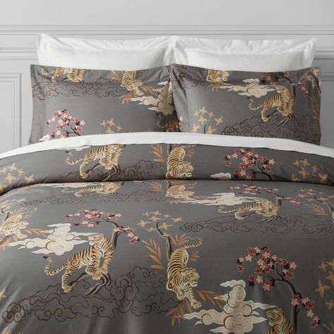 Apartment Party, Luxury Duvet Cover, Flannel Duvet Cover, Beautiful Bedrooms Master, Luxurious Bedding, Colourful Living Room Decor, Organic Luxury, Apartment Goals, Luxury Duvet Covers