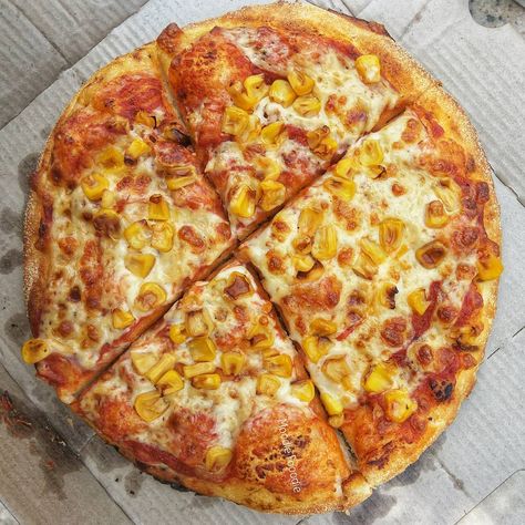 Moodie Fooodie (Yukta Arora) on Instagram: “Tag someone who is a big pizza lover just like me 🤓 ❤️ . . _________________________  This one is Cheese and Corn Pizza from @dominos_india…” Corn Cheese Pizza, Corn Pizza, Big Pizza, Corn Cheese, Pizza Menu, Dominos Pizza, Empty Room, Pizza Lovers, Front Hand