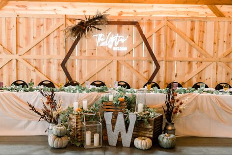 Fall Wedding Head Table Backdrop, Boho Fall Wedding Head Table, Western Boho Wedding Head Table, Fall Boho Wedding With Pumpkins, Rustic Boho Wedding Head Table, Boho Wedding Head Table Decor, Front Of Head Table Decor, Head Table Fall Wedding, Boho Wedding Head Table Backdrop