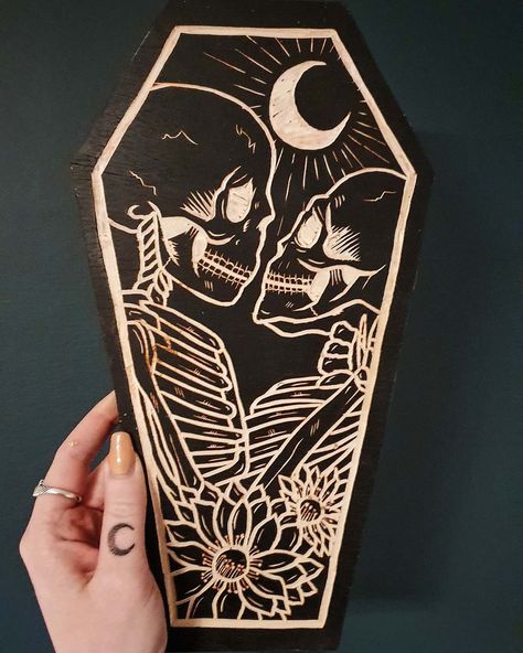 Savannah's Woodcuts on Instagram: “Another lovers coffin 🌙💀 Commissions are currently open. Dm me if you're interested. . . . . . . . #woodcut #woodcutstyle #gothicart…” Coffin Painting Ideas, Coffin Sketch, Coffin Tattoo Ideas, Coffin Painting, Coffin Tattoo Design, Coffin Tattoos, Coffin Art, Coffin Tattoo, Skeleton Lovers