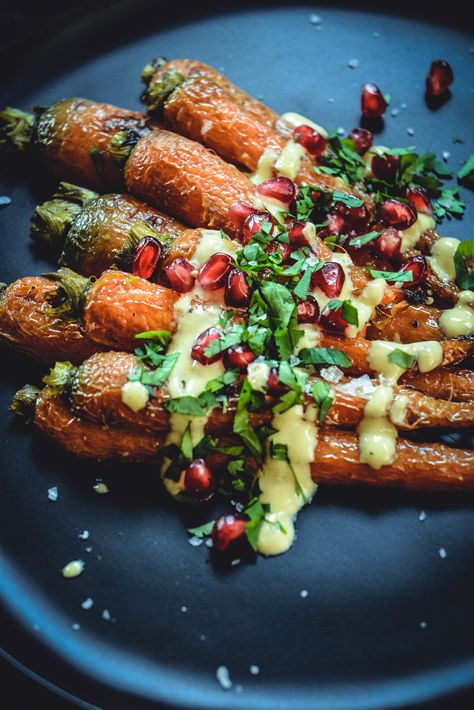 These roasted carrots with orange tahini sauce will add flavor and beauty to any table. They're quick to make and delicious. #roastedcarrotsrecipe #tahiniroastedcarrots #tahinisauce #tahinicarrots #thanksgivingrecipes #winterrecipes #vegansidedishes #paleosidedishes #whole30sidedishes Green Tahini Sauce, Green Tahini, Winter Side Dishes, Weekend Reading, Vegan Side Dishes, Vegan Sides, Easy Italian, Tahini Sauce, Healthy Sides